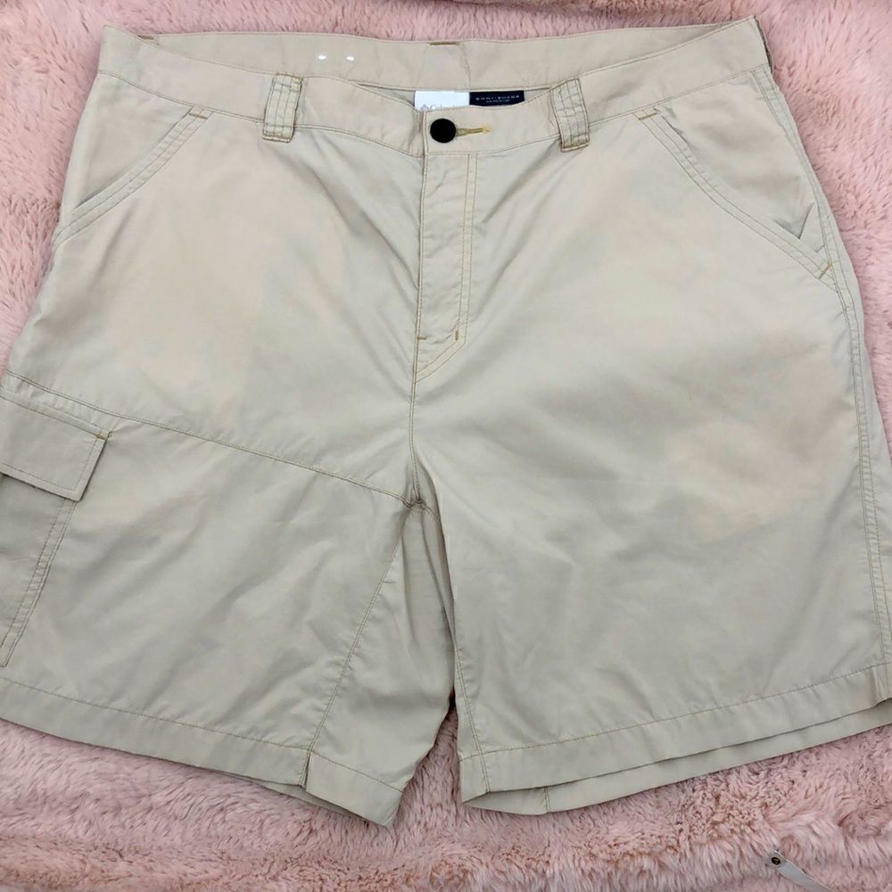 Columbia khaki nylon 40 waist shorts